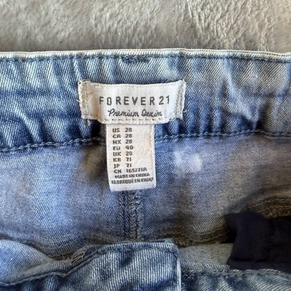 Forever 21 Denim Shorts Womens 28 Light Wash Distressed Y2K Festival Grunge Moto - Picture 3 of 7